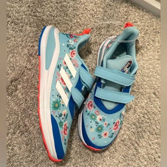 Adidas x Disney Snow White Collab Fortarun Youth 6 (Women 8) Tennis shoes  Girls is available for purchase on au PAY Market - Imported Goods Online  Store Co.Ltd. | au PAY Market -